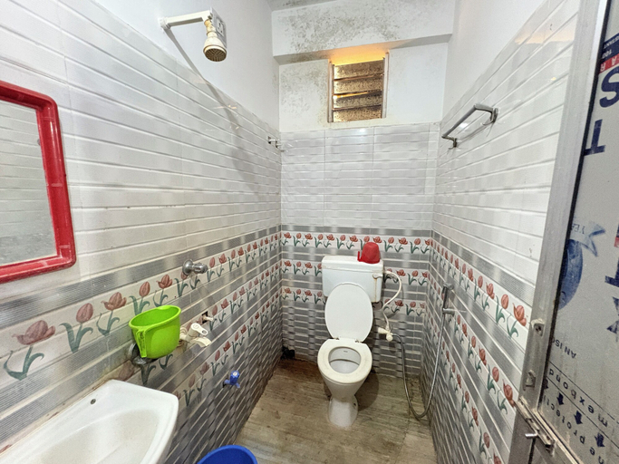 Bathroom 4, Radheshyam Hotel Old Digha, Purba Medinipur