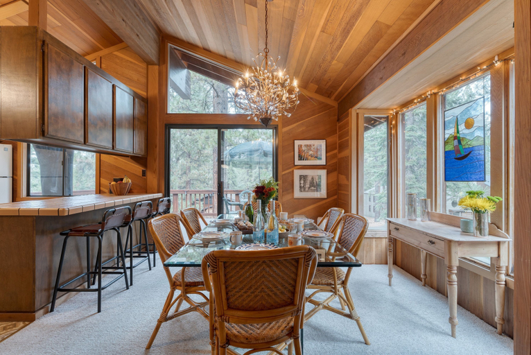 Food & Drinks, Northstar Hideaway by Avantstay 5mins to Skiing!, Placer