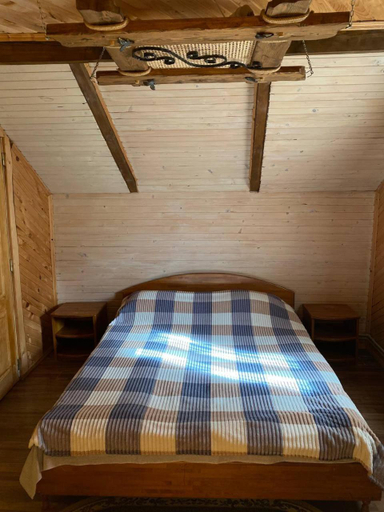 Bedroom 2, Gostynna Hata, Nadvirnians'kyi