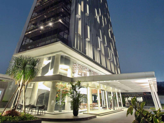 Exterior 2