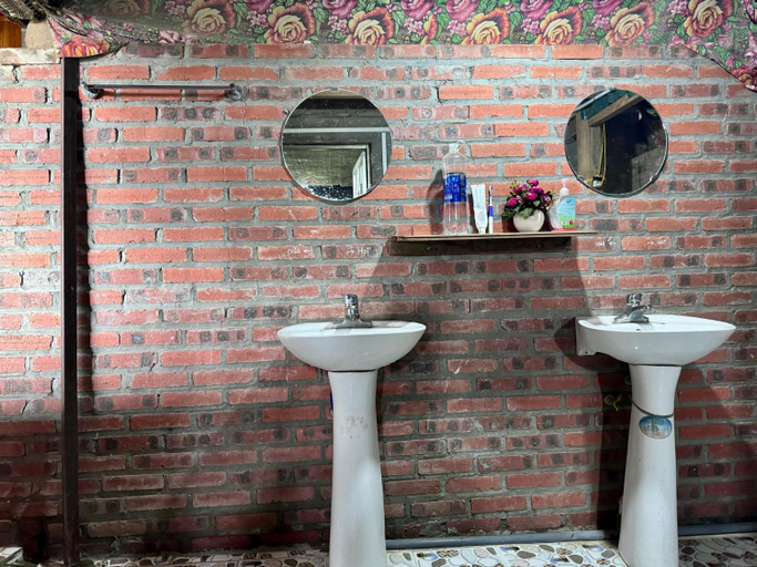 Bathroom 3, Surelee Homestay & Sapa Trekking Tours by Local Path, Sa Pa