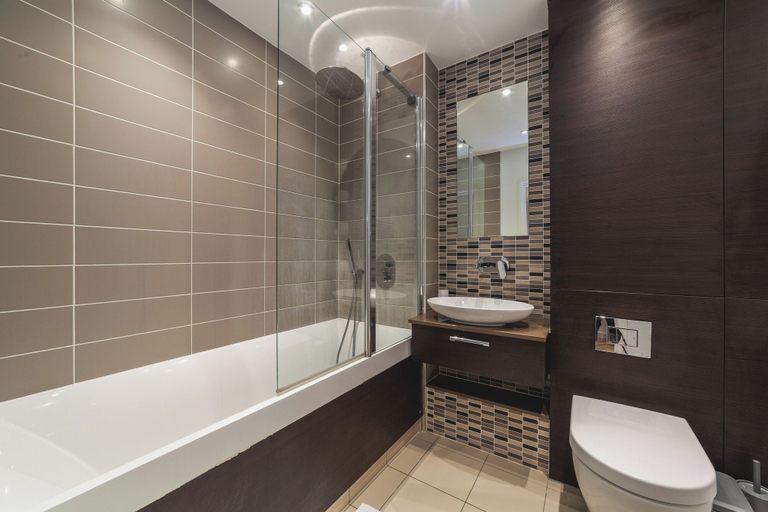 Bathroom 4, Cosy flat in Lambeth, London