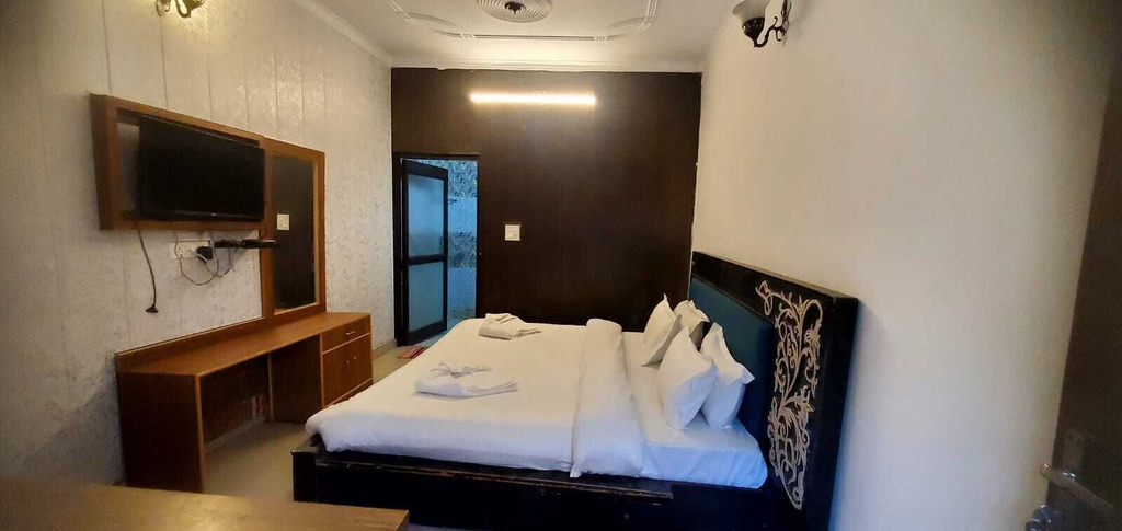 Room 4, shivoham palace, Garhwal