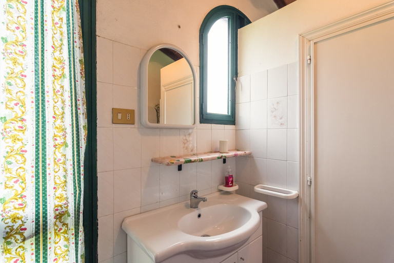 Bathroom 4, Bucine Hideaway With Pool, Arezzo