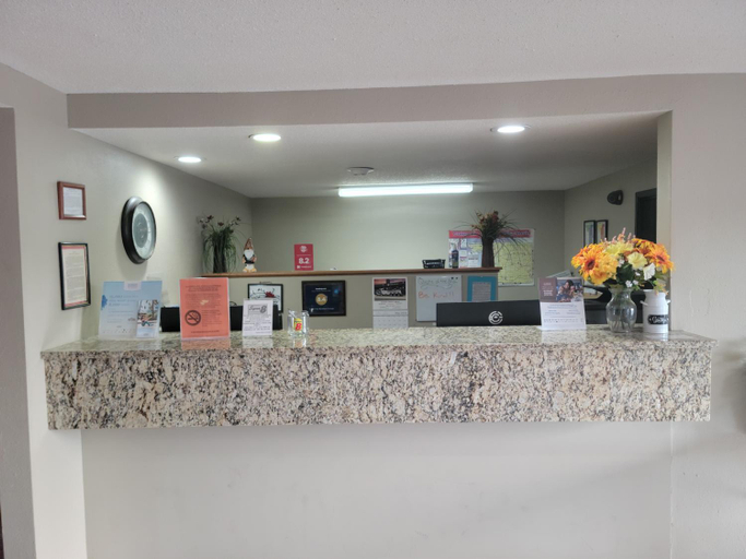 Public Area 2, Super 8 by Wyndham Portage, Columbia