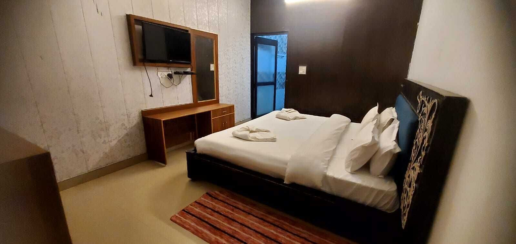 Room 2, shivoham palace, Garhwal