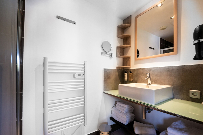 Bathroom, Top Floor Studio Le Nid d’Amour Mandara Beach, Alpes-Maritimes