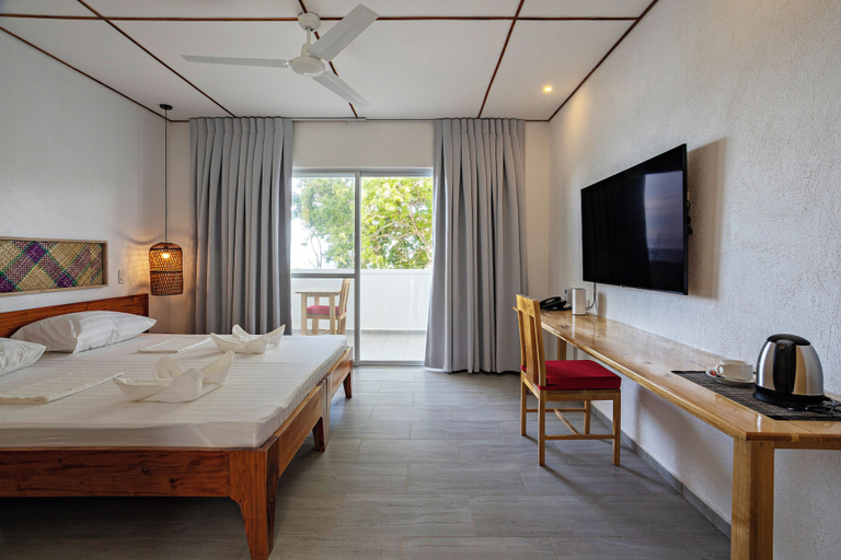 Bedroom 3, Dive Spot Asia & Brumini Beach Resort, Boljoon