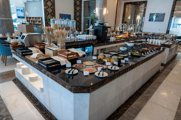 Buffet, Sea Point Hotel Dubai Islands (Formerly Park Regis by Prince) , Dubai