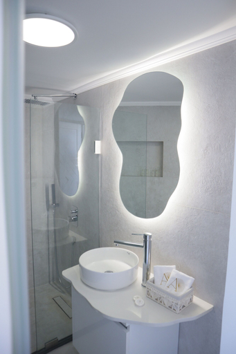 Bathroom 3, Aqualand Hotel & Resort, Batroun