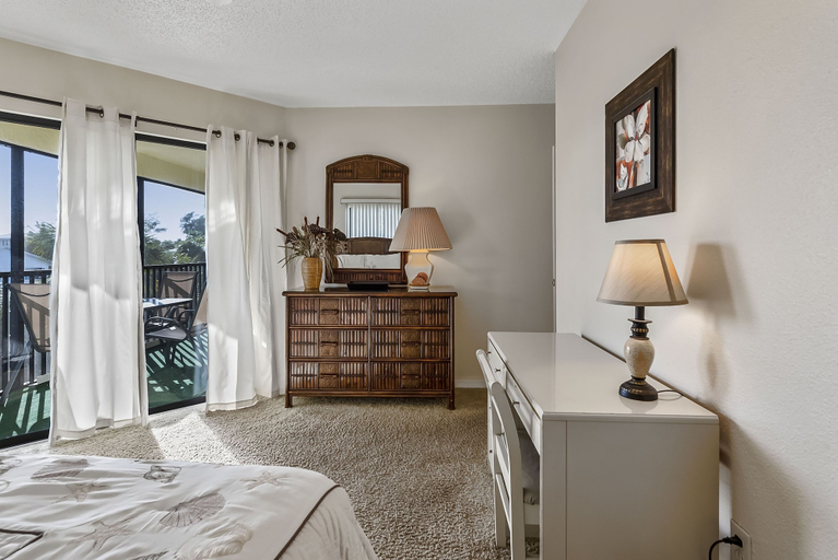 Room 5, Beachview Condo 2 Bedroom Condo by RedAwning, Manatee