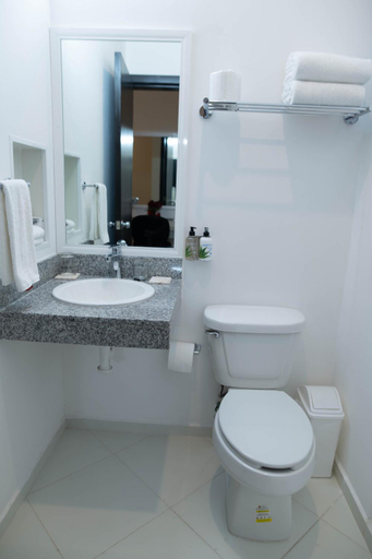 Bathroom 4, Hotel & Suites Yuca Ville Siglo XXI, Mérida