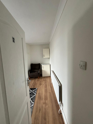 Others 3, Spacious 3 Bedroom Semi-Detached House, London