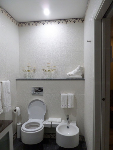 Bathroom 3