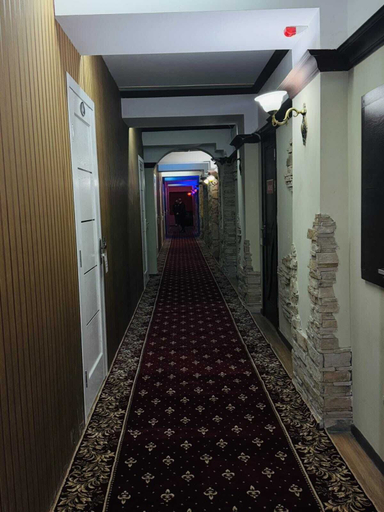 Others 5, Hotel Cinema