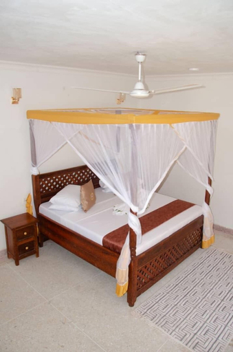 Bedroom 2, Zamu Beach Hotel, Kati