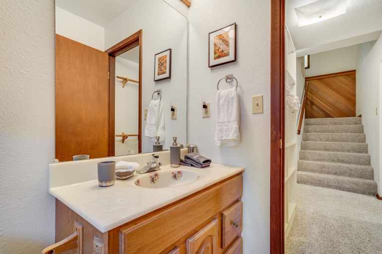 Room 4, Fawn by Avantstay Secluded Cabin w Large Deck Surrounded by Forest, El Dorado