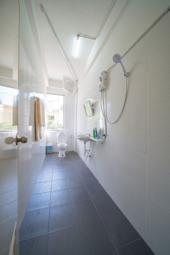 Bathroom 5, UrbanNest Hostel, Pattaya