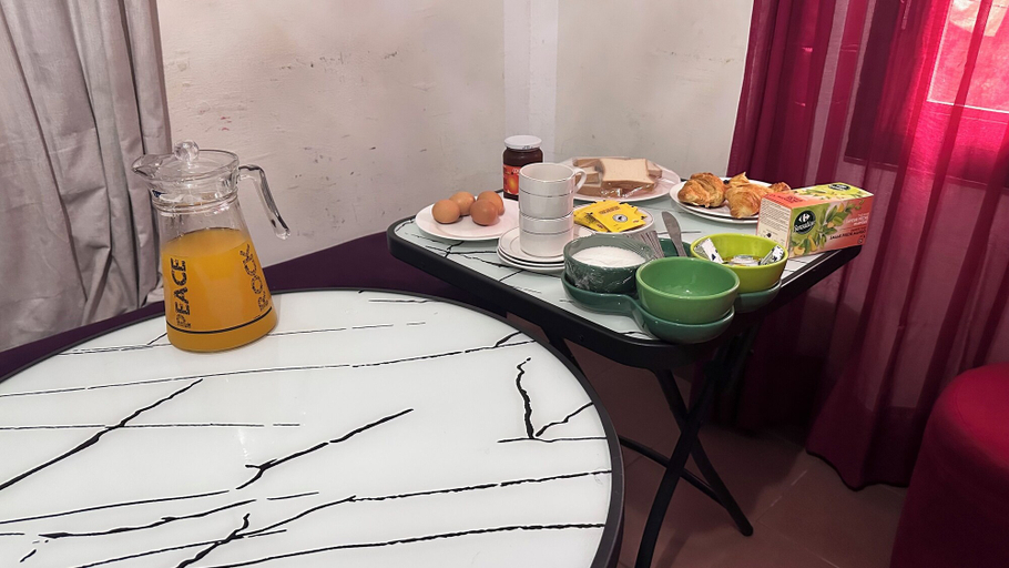 Food & Drinks 4, Motel Les Oliviers, Komo-Mondah