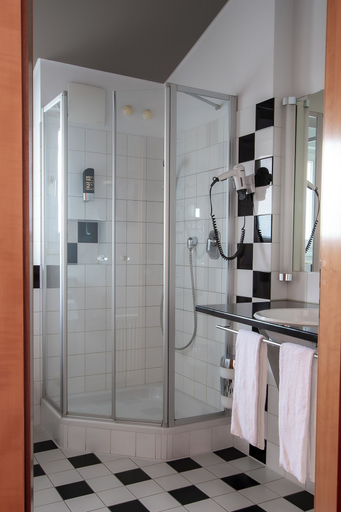 Bathroom 3, Hotel & Restaurant Bestenheider Stuben, Main-Tauber-Kreis