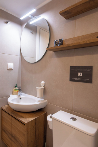 Bathroom 4, New Cozy Apt with Balcony close to Metro, Central Macedonia