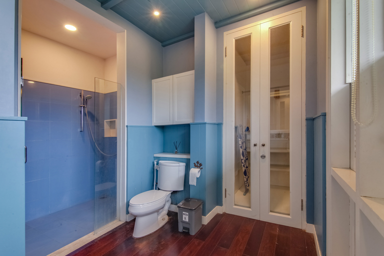 Bathroom, Mahesa one by Kava Stay, Malang