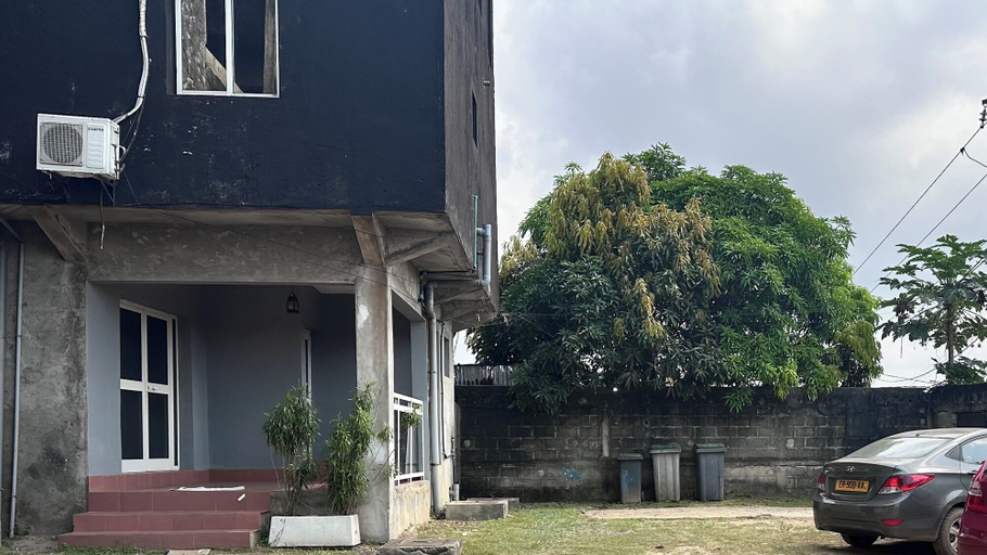 Exterior & Views, Motel Les Oliviers, Komo-Mondah