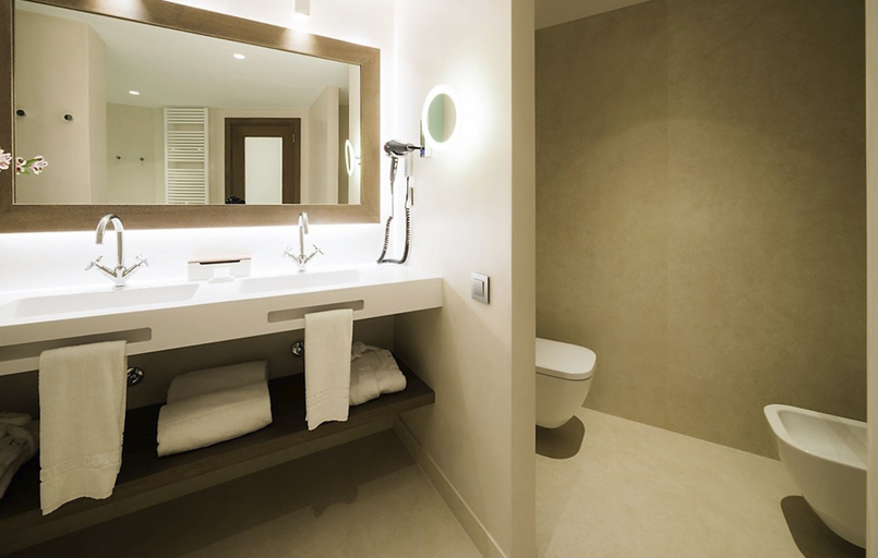 Bathroom, Lamaro Hotel Barcelona 5★ | Preferred Hotels & Resorts | Lifestyle Collection, Barcelona