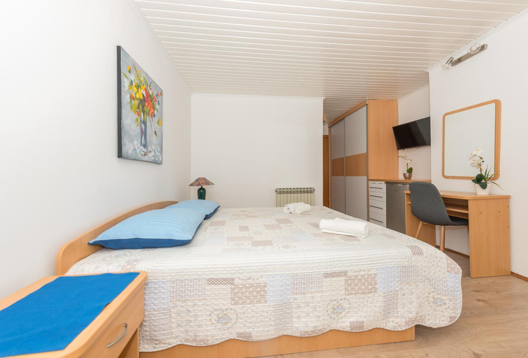 Others 4, Apartmani Cesljar, Makarska