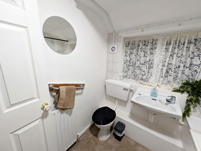 Bathroom 2, Comfortable Stay - Nowill Court, Sheffield