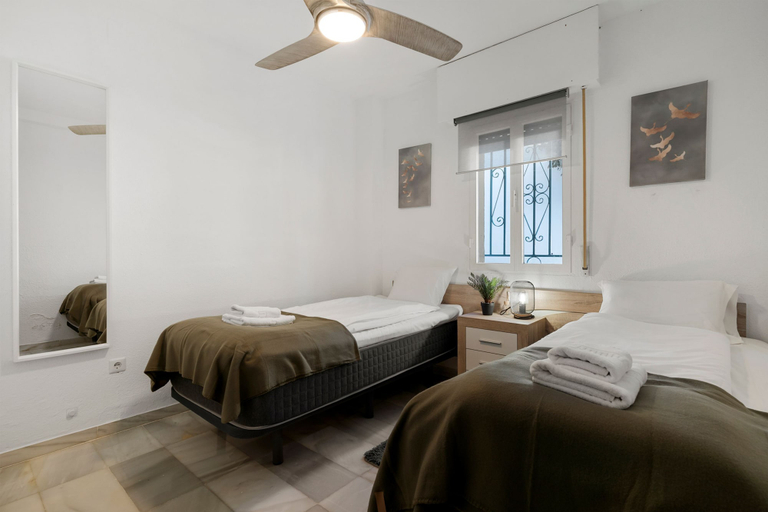 Room 3, Blue Pearl Apartment Old Town Fuengirola Ref 24 by Costarentals - Ref 24, Málaga