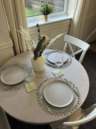 Dining 5, Peak District - 2 Beds - Sleeps 4 - Pet Friendly, Derbyshire