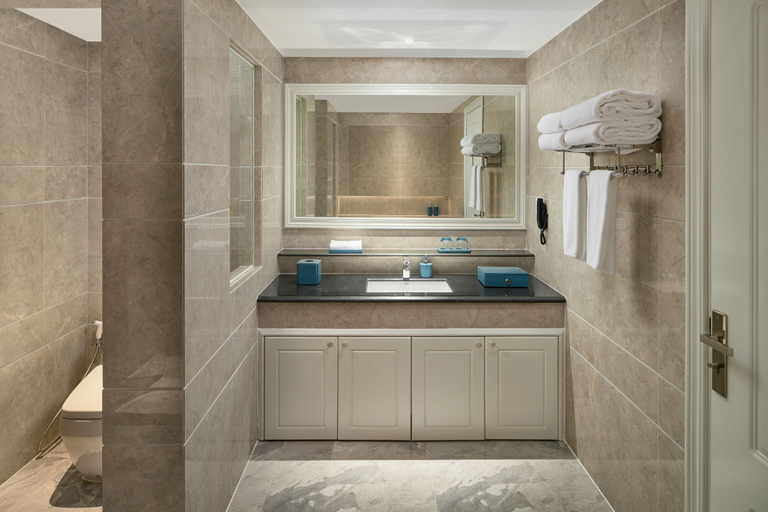 Bathroom 5, Wyndham Grand Phnom Penh Capital, Phnom Penh