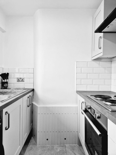 Private kitchen 2, 1 Bed Flat - Sleeps 2 - Parking - Wifi, London
