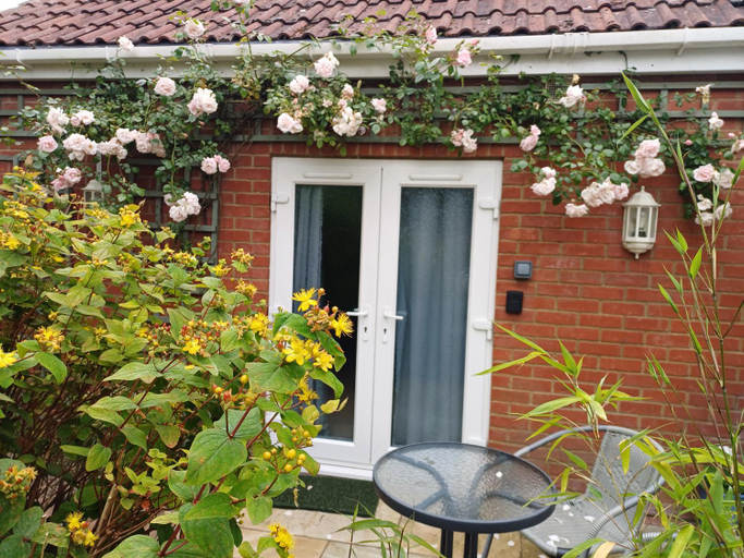 Exterior & Views 1, Santi Bhavana Bed & Breakfast, Wiltshire