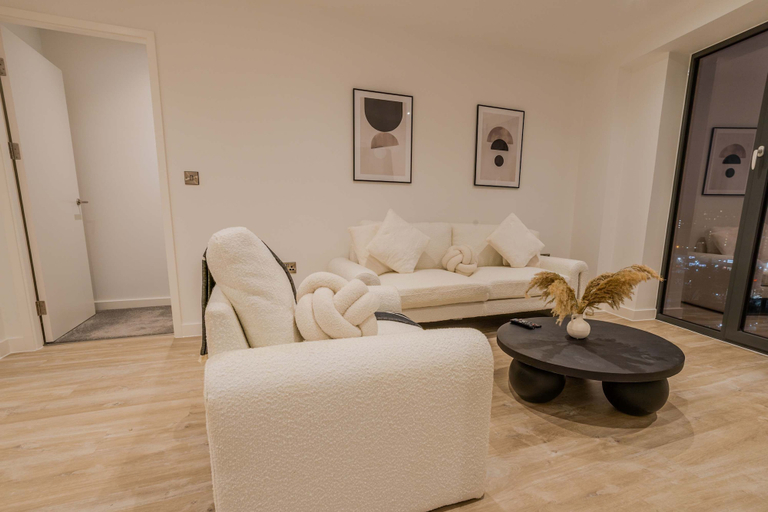 Room 4, Bianco Suite 2BR With City Views, Manchester