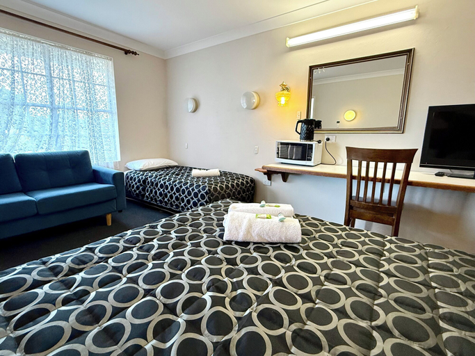 Bedroom 2, Crown Motel Wellington, Wellington