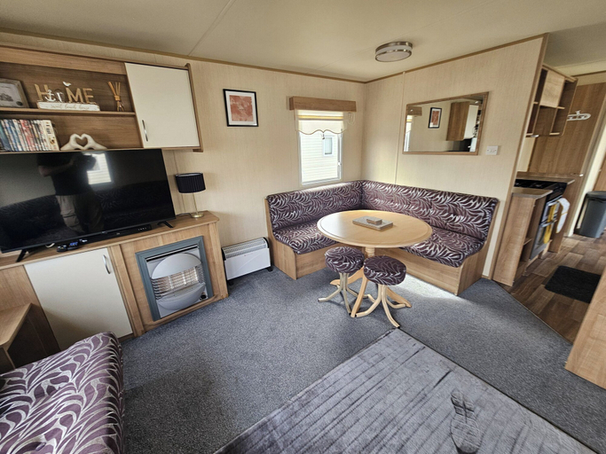 Living area 5, Ty Mawr Chalet Sleeps 6 With Fireplace, Conwy