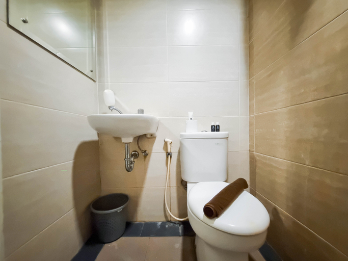 Bathroom 5, Cozy and Nice Studio at Student Castle Yogyakarta Apartment By Travelio, Sleman
