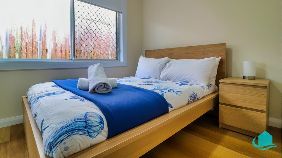 Bedroom 3, Caves Getaway - Pool and beach, Lake Macquarie - North