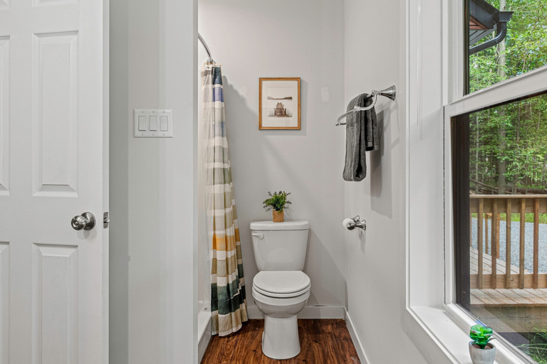 Bathroom 5, Happy Trails Chalet by Avantstay Sauna Deck Private Community Beach Access, Monroe