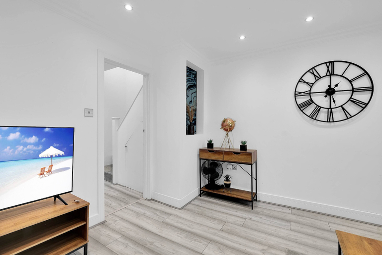 Others 5, Newly Refurbished 2 Bed Hse Town Centre, Devon