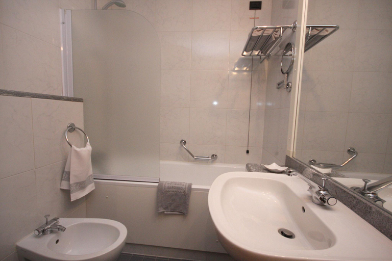 Bathroom 10