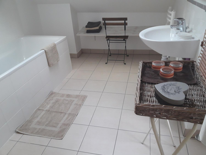 Bathroom 2, Ecluse de La Tindière, Loire-Atlantique