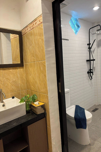 Bathroom 5, Tendan Residence, Denpasar