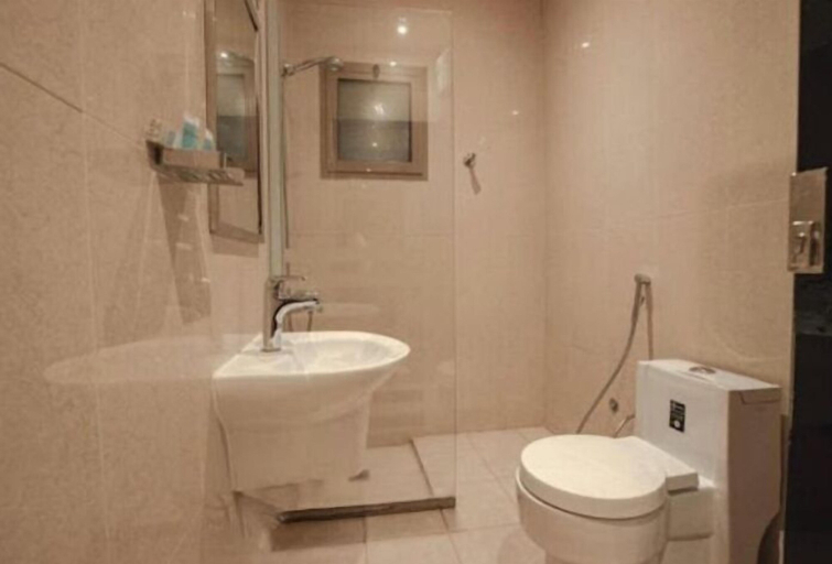 Bathroom 4, Darina Serviced Apartments, Riyadh