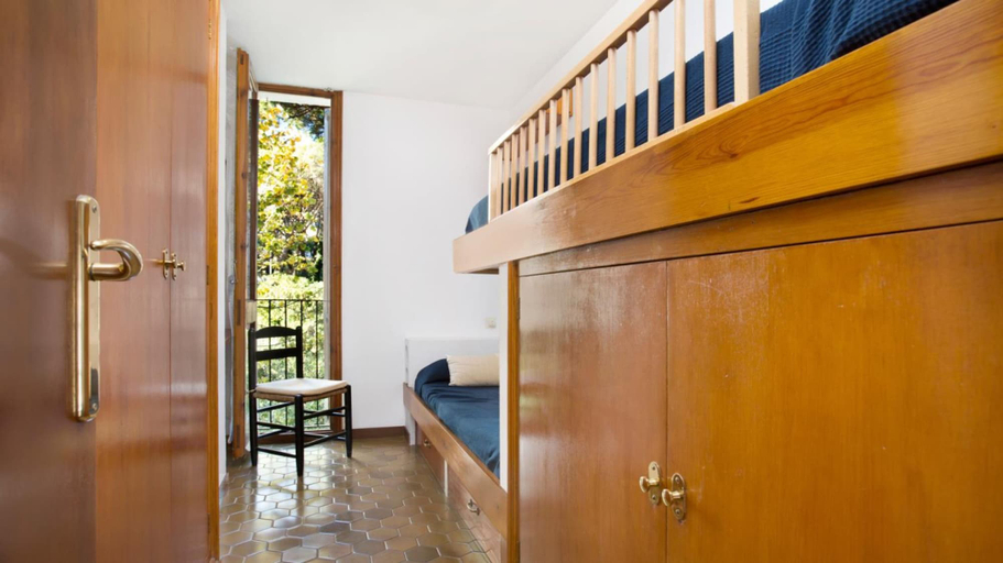 Room 5, Rosamar in Llafranc With 3 Bedrooms and 2 Bathrooms, Girona