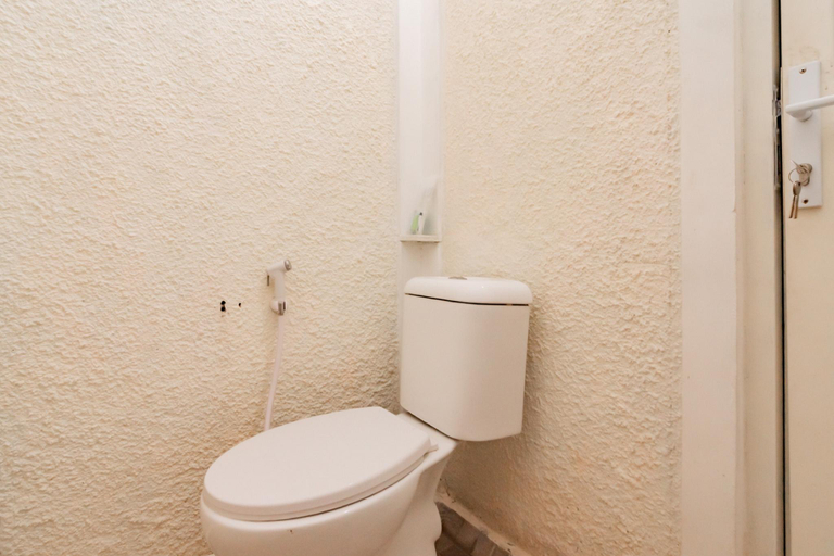 Bathroom 13