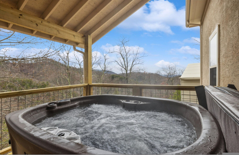 Outdoor spa tub, Spectacular Home w Hot Tub Fireplace Jacuzzi, Sevier