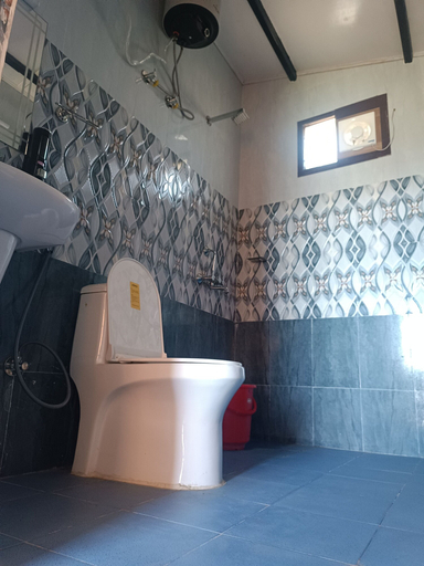 Bathroom 4, Brijwasi homestay, Nainital
